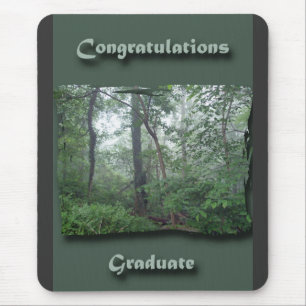 Tapis De Souris Félicitations à Misty Woods Graduate Mousepad