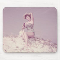 Femme détendant sur la plage