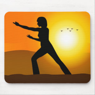 Tapis De Souris Femme en Silhouette Faisant du Tai Chi