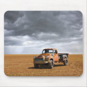 Tapis De Souris Fermes | Vieux camion en campagne (Devant)