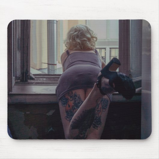 Tapis De Souris Fille dans la fenêtre (Devant)