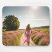 Tapis De Souris Fille Marchant Sur Un Chemin Sale (Devant)