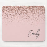 Tapis De Souris Fille Rose or - Parties scintillant rose pâle Mono<br><div class="desc">Rose Gold - Blush Pink Sparkle Parties scintillant brossé Monogramme en métal Nom et initiale Mousepad (pavé de souris). Cela rend le cadeau parfait pour 16 ans,  mariage,  douche nuptiale,  anniversaire,  baby shower ou bachelorette pour quelqu'un qui aime le luxe glam et les styles chic.</div>
