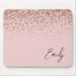 Tapis De Souris Fille Rose or - Parties scintillant rose pâle Mono<br><div class="desc">Rose Gold - Blush Pink Sparkle Parties scintillant brossé Monogramme en métal Nom et initiale Mousepad (pavé de souris). Cela rend le cadeau parfait pour 16 ans,  mariage,  douche nuptiale,  anniversaire,  baby shower ou bachelorette pour quelqu'un qui aime le luxe glam et les styles chic.</div>