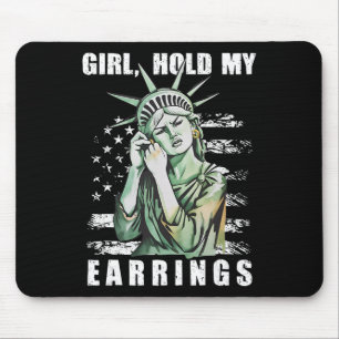 Tapis De Souris Fille tenant mes boucles d'oreilles Statue Subtile
