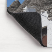 Tapis De Souris Fleurs de géranium et maisons de trulli dans (Coin)