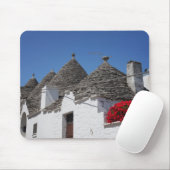 Tapis De Souris Fleurs de géranium et maisons de trulli dans (Avec souris)