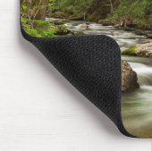 Tapis De Souris Flux De Fourche Droite À Travers La Forêt (Coin)