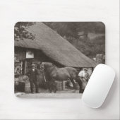 Tapis De Souris Forgeron chaussant un cheval (Avec souris)