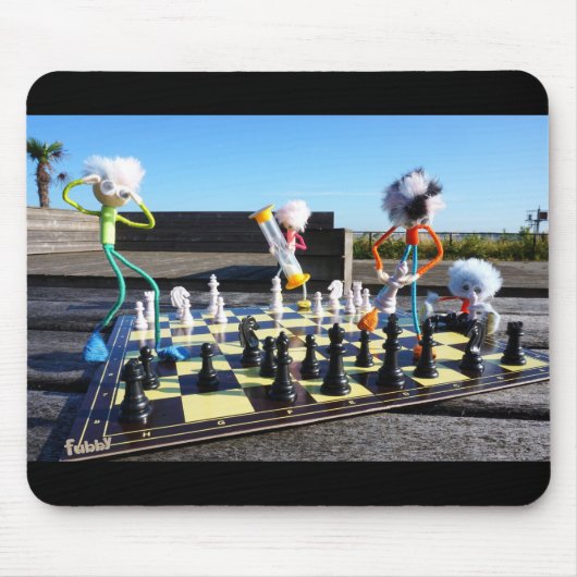 Tapis De Souris Fubby joue à l'échecs. (Devant)
