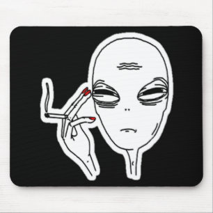 Tapis De Souris Fumer un Alien avec des ongles rouges