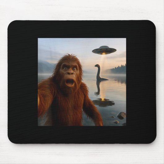 Tapis De Souris Funny Bigfoot Selfie With Loch Ness Monster And Uf (Devant)