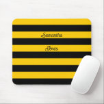 Tapis De Souris Funny Classic Bumble Bee Stripes Motif rayé<br><div class="desc">Un design motif classique à rayures larges mignonnes,  avec des rayures noires et jaunes inspirées des bees de bosse. Personnalisez-le facilement à votre texte ou à votre nom ! - conçu avec les Zaubershirts -</div>