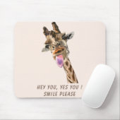 Tapis De Souris Funny Giraffe Tongue Out and Playful Wink Cartoon  (Avec souris)