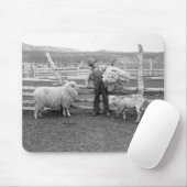 Tapis De Souris Garçon supportant un paquet de laine (Avec souris)