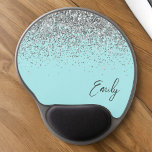 Tapis De Souris Gel Aqua bleu Turquoise Parties scintillant argent Mon<br><div class="desc">Aqua Blue Turquoise Silver Parties scintillant Monogramme Sparkle Nom de la Parties scintillant et initiale Mousepad (Mouse Pad). Cela rend le cadeau parfait pour 16 ans,  mariage,  douche nuptiale,  anniversaire,  baby shower ou bachelorette pour quelqu'un qui aime le luxe glam et les styles chic.</div>