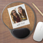 Tapis De Souris Gel Cadre photo rustique avec Instagram Carré et bois<br><div class="desc">Un design vintage et tendance avec une bordure d'image rétro que vous pouvez ajouter votre selfie ou portrait préféré d'un ami. Utilisez une photo carré pour créer un cadeau unique et personnel ou garder le chiot hipster et faire un souvenir tendance. Si vous avez besoin d'ajuster les images, cliquez sur...</div>
