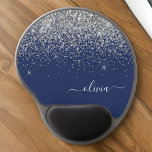 Tapis De Souris Gel Parties scintillant bleue Silver Navy Girl Monogra<br><div class="desc">Parties scintillant d'étincelle bleu Argent et Marine Nom du monogramme et Mousepad initial (Pad souris). Cela rend le cadeau parfait pour 16 ans,  mariage,  douche nuptiale,  anniversaire,  baby shower ou bachelorette pour quelqu'un qui aime le luxe glam et les styles chic.</div>