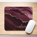 Tapis De Souris Géode Or de Bourgogne Or Géode Or Monogramme<br><div class="desc">Géode d'agate de Bourgogne et d'or Monogramme Belle Élégante Nom de script Mousepad (pavé de souris). Cela rend le parfait doux 16, 13ème, 15ème, 16ème, 18ème, 21ème, 30ème, 40ème, 50ème, 60ème, 70ème, 80ème, 90ème, 100ème anniversaire, mariage, douche nuptiale, anniversaire, retour à l'école, baby shower, diplôme ou bachorage cadeau ette party...</div>