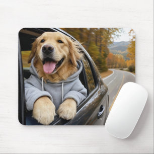 Tapis De Souris Golden Retriever dans une fenêtre de voiture