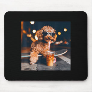 Tapis De Souris Goldendoodle buvant un café glacé mème animal drôl