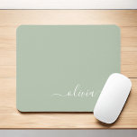 Tapis De Souris Green Sage Girl Script Monogramme Nom Moderne<br><div class="desc">Monogramme Sage Vert Ajoutez Votre Propre Nom Mousepad (Pad Souris). Cela rend le cadeau parfait pour 16 ans,  mariage,  douche nuptiale,  anniversaire,  baby shower ou bachelorette pour quelqu'un qui aime le luxe glam et les styles chic.</div>