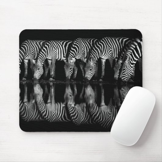 Tapis De Souris Group of Plains Zebra Drink Together at Night (Avec souris)