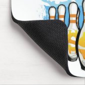 Tapis De Souris Homme d'affaires roulant un globe vers des (Coin)