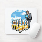 Tapis De Souris Homme d'affaires roulant un globe vers des (Avec souris)