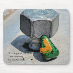 Tapis De Souris Hors du bureau à la recherche de roches peintes