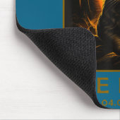 Tapis De Souris Illustration de chat embrassant une éclipse solair (Coin)