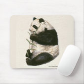 Tapis De Souris Illustration de panda géant alimentant sur le (Avec souris)