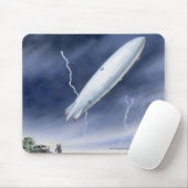 Tapis De Souris Illustration du dirigeable heurté par la foudre (Avec souris)