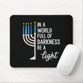 Tapis De Souris In A World Full Of Darkness Be A Light Hanukkah (Avec souris)