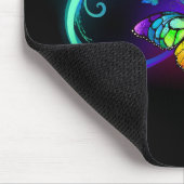 Tapis De Souris Infini vibrant avec papillon arc-en-ciel sur noir (Coin)