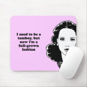 TAPIS DE SOURIS J'AVAIS L'HABITUDE D'ÊTRE UN GARÇON MANQUÉ MAIS (Avec souris)