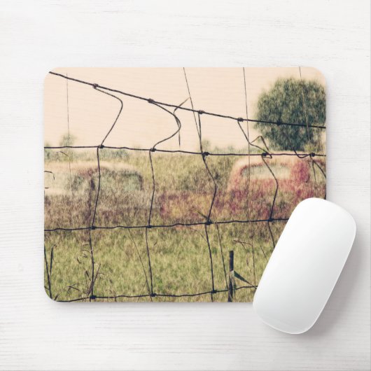 Tapis De Souris Junkyard rural, Vechicles s'écartant dans un champ (Avec souris)