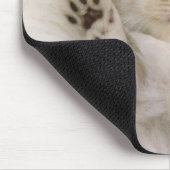 Tapis De Souris Kitten dormant sur un tapis blanc, haut (Coin)