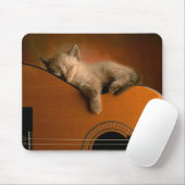 Tapis De Souris Kitty dormant sur la guitare Mousepad (Avec souris)
