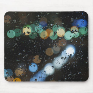 Tapis De Souris La pluie tombe sur le verre de la fenêtre