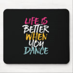 Tapis De Souris La Vie Est Meilleure Quand Vous Dansez Drôle Danse<br><div class="desc">La vie est meilleure quand on danse. Drôle inspirant design de danse pour ceux qui aiment danser chaque fois qu'ils entendent la musique. Cool vintage, grunge et marchandises en détresse pour danseur professionnel ou ceux qui aiment danser pour le plaisir. Parfait pour célébrer la performance de danse le jour de...</div>