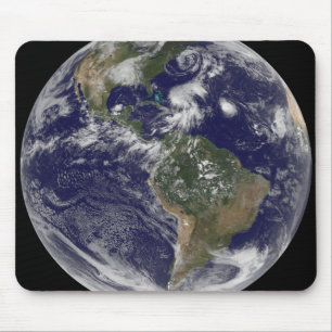 Tapis De Souris La vue de la pleine terre et quatre donnent