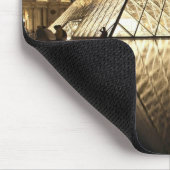 Tapis De Souris La vue nocturne sur la pyramide de verre du Musée (Coin)