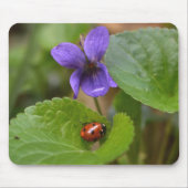Tapis De Souris Ladybug sur les fleurs de violet doux (Devant)