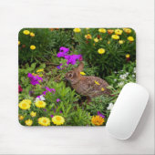Tapis De Souris Lapin sauvage dans le jardin des fleurs (Avec souris)