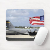 Tapis De Souris Le C-17 Globemaster III se trouve sur le vol (Avec souris)