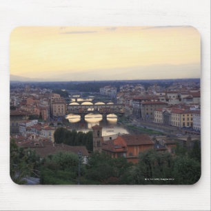 Tapis De Souris Le fleuve Arno et le Ponte Vecchio à Florence,