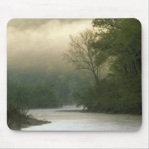 Tapis De Souris Le lever du soleil par le brouillard vu de Red Blu