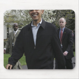 Tapis De Souris Le président Obama se rend sur le terrain de baske