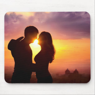 Tapis De Souris Les couples silhouettent au coucher du soleil